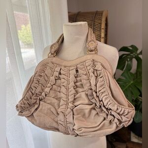 👜 Isabella Fiore Limited Edition Beige Ruffled Leather Shoulder Bag‎